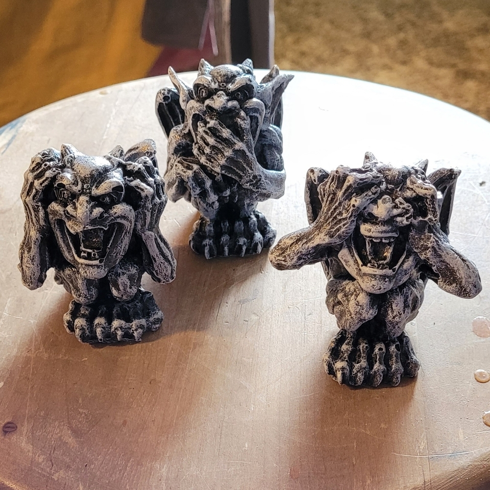 Wise gargoyles (cement)